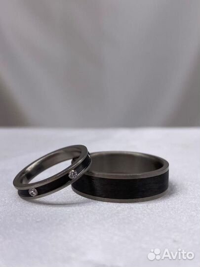 Обручальные кольца из титана и карбона