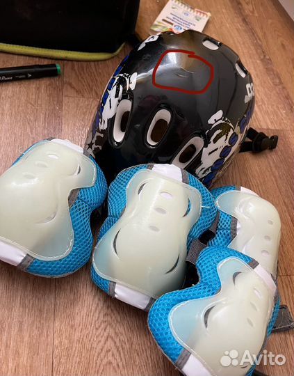 Шлем защитный, наколенники, налокотники