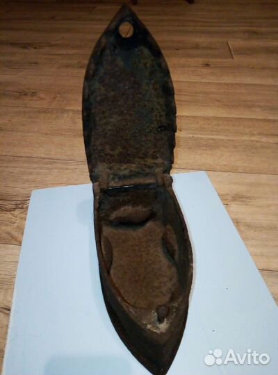 Старинный угольный утюг. Торг