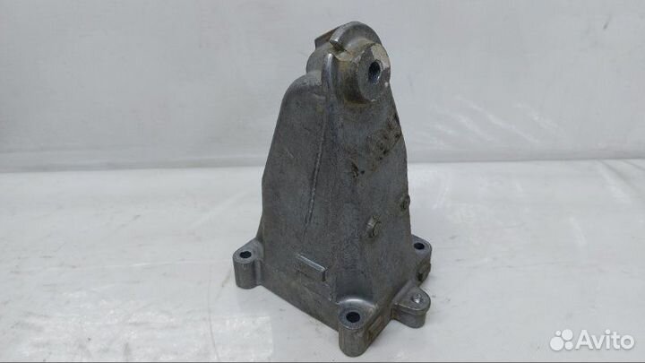 Кронштейн двигателя правый Mercedes-Benz C W204