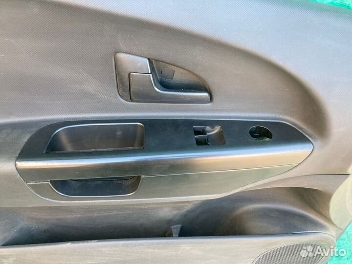 Обшивка двери передней левой Kia Ceed 2008г