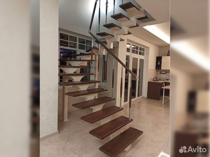 Ступени для лестниц и другие комплектующие О