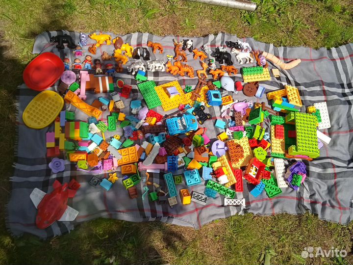 Lego россыпью. Лего дупло