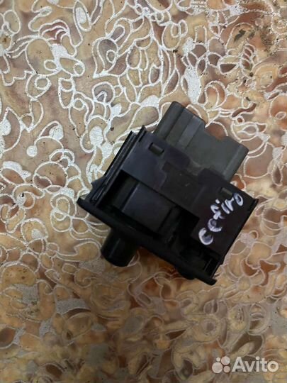 Кнопка регулировки зеркал Nissan Cefiro