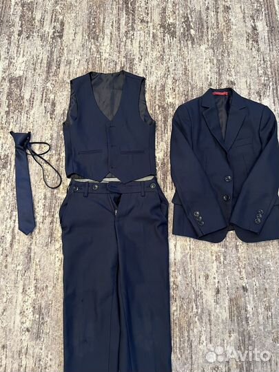 Костюм школьный темного цвета рост 122