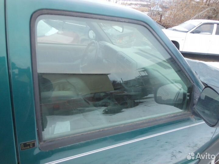Стекло двери передней Chevrolet Blazer 1995-2005