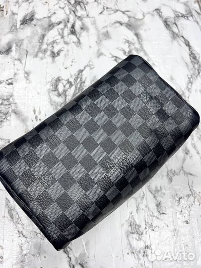Несессер женский louis vuitton Dopp Kit