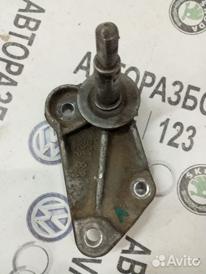 Кронштейн крепления МКПП Citroen C4 B7