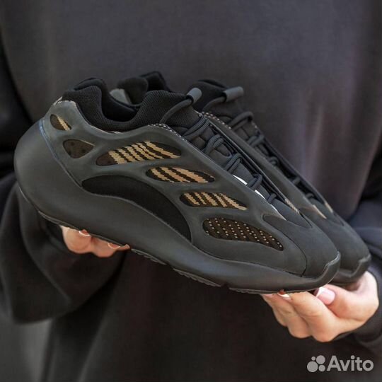 Кроссовки adidas yeezy boost 700 v3