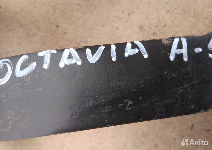 Рычаг поперечный верхний Skoda Octavia A5