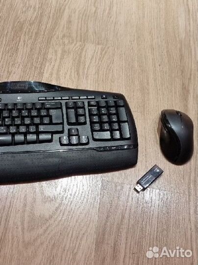 Беспроводная лазерная мышь и клавиатура logitech