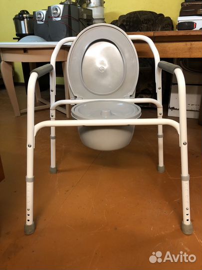 Санитарный стул туалет