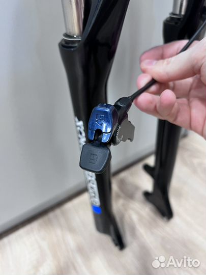 Амортизационная вилка SR Santour XCM 30