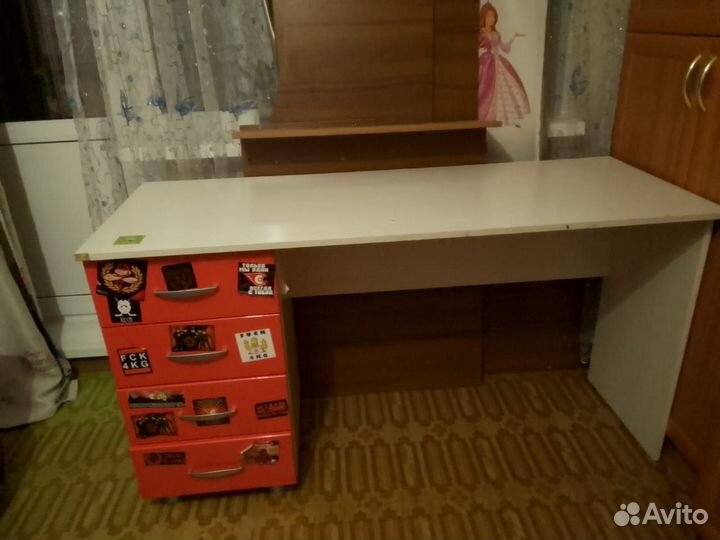 Стол письменный