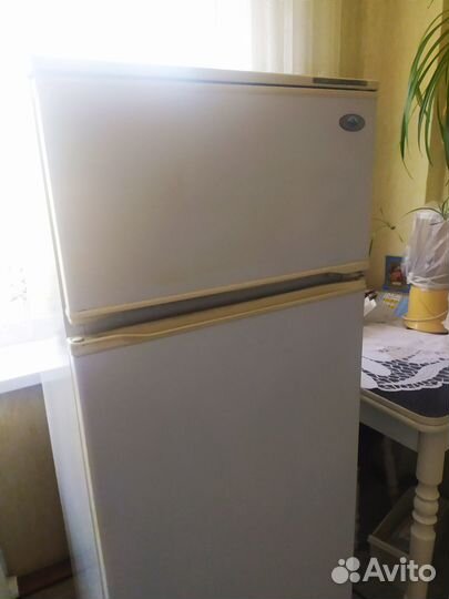 Продам холодильник