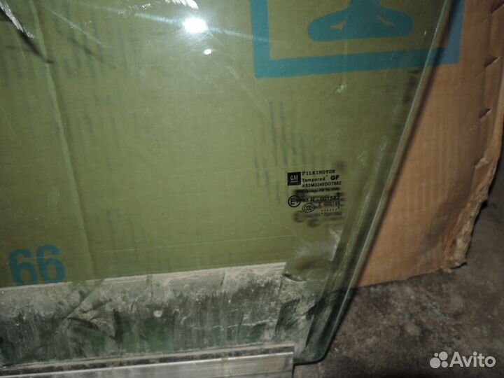 Стекло двери передней левой Opel Zafira В