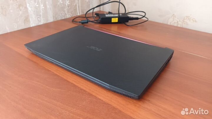 Acer Nitro 5 (i5-8300H; GTX 1050 4 GB; 12 GB RAM)