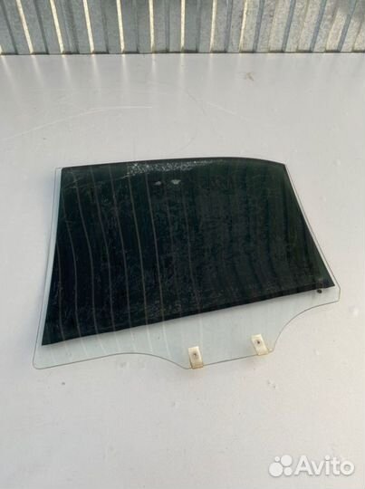 Стекло заднее правое Hyundai Accent 2005