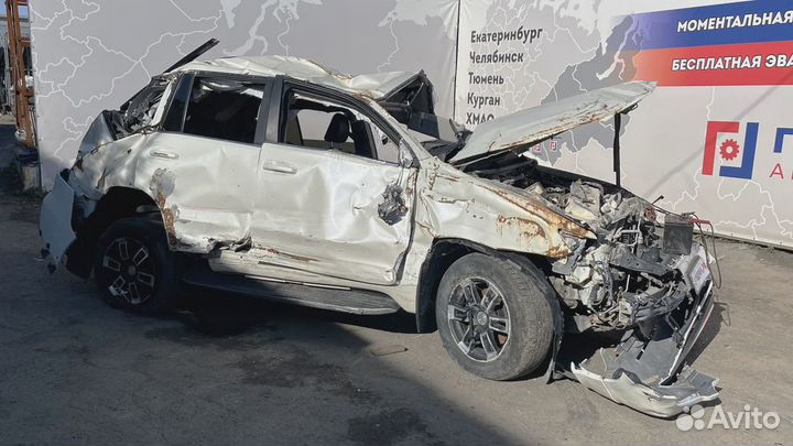 Накладка под торпедо правая Toyota Land Cruiser Prado (J150) 55607-60130