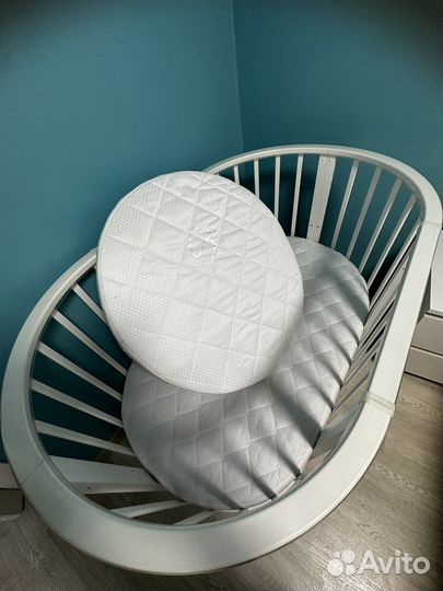 Кроватка трансформер с маятником овальная