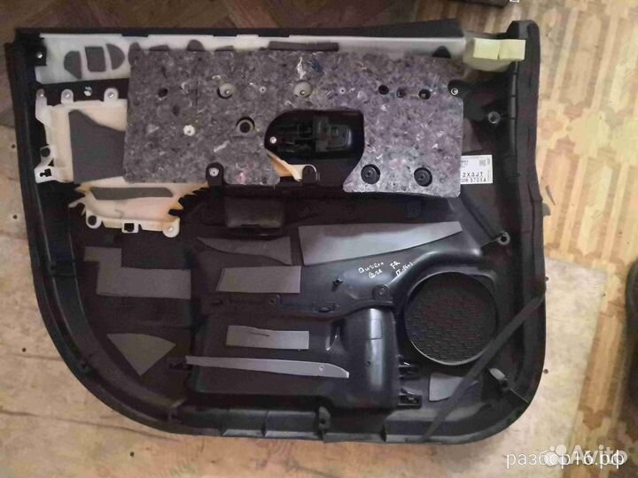 Обшивка двери передней правой Mitsubishi Outlander