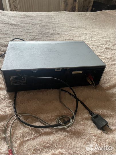 Видеомагнитофон lg