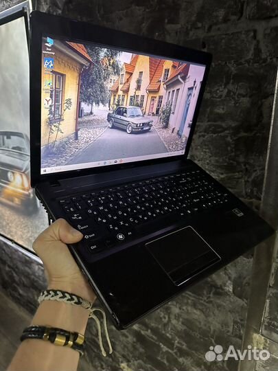 Lenovo 15.6 core i3 8gb ssd256gb geforce 630 2gb