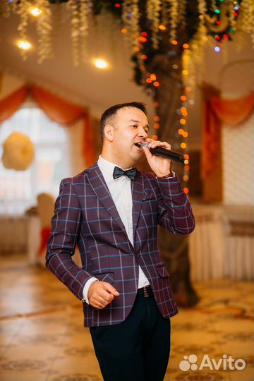 Ведущий певец с диджей