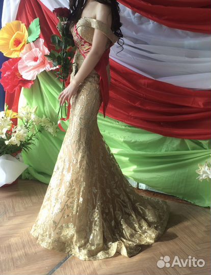 Вечернее платье