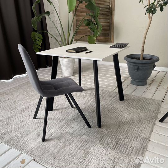 Компьютерный стол Ник 80*80 см. Черные ножки