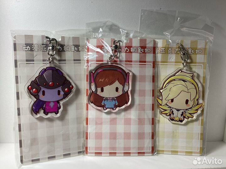 Значки, брелки и карточки по аниме и играм