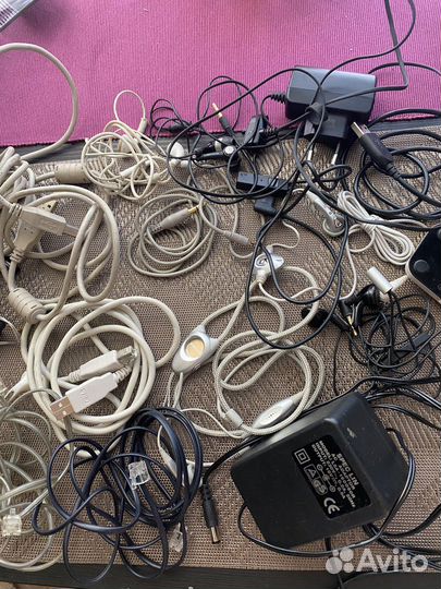 Провода,кабели, наушники к телефонам, зарядки