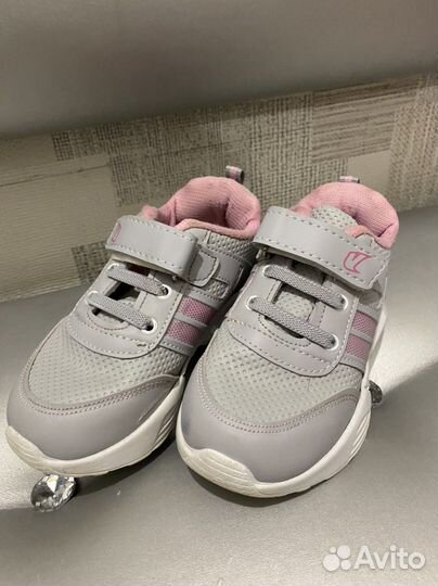 Кросовки для девочки 28