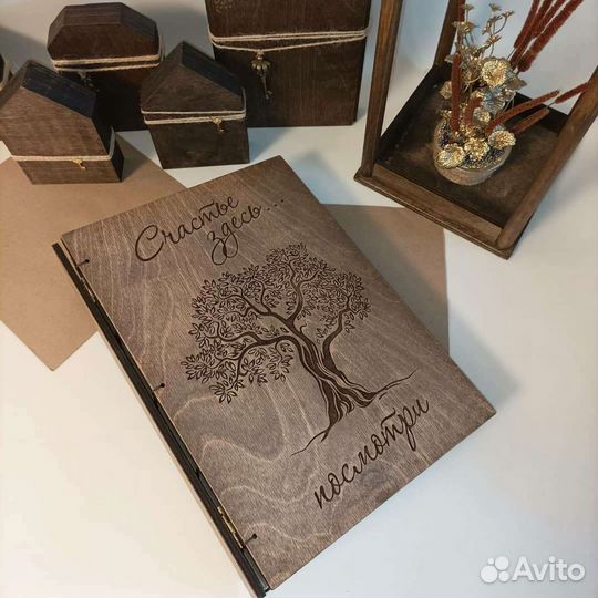 Фотоальбом с деревянной обложкой