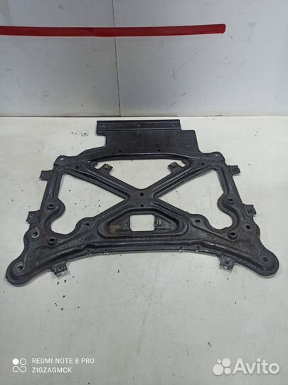 Распорка переднего подрамника (Audi Q8)