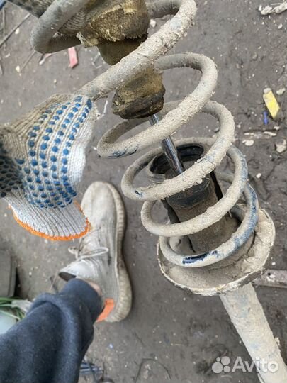 Задние стойки volkswagen golf 2