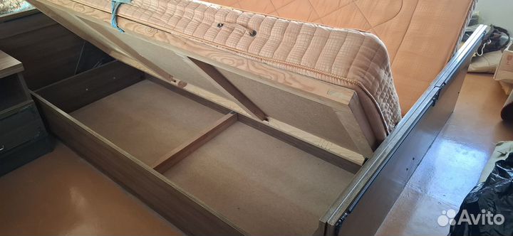 Спальный гарнитур б/у