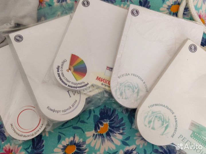 Блокноты, листы для заметок, тетради