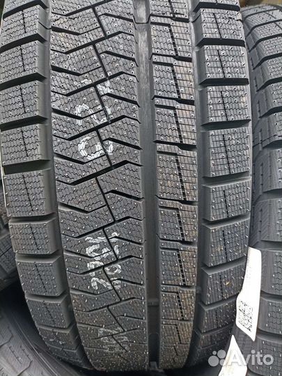 Pirelli Formula Ice FR 205/60 R16 96T