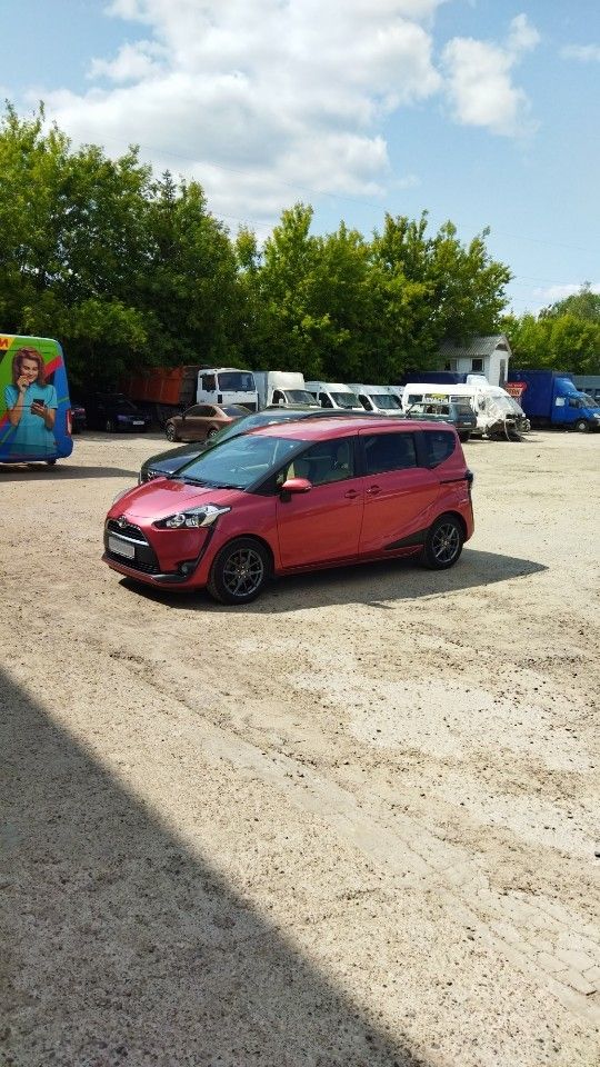Toyota Sienta: фото владельца