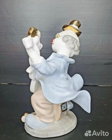 Фарфоровая статуэтка 