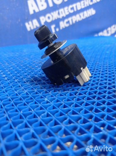 Кнопка корректора фар Mitsubishi Colt купе 1999