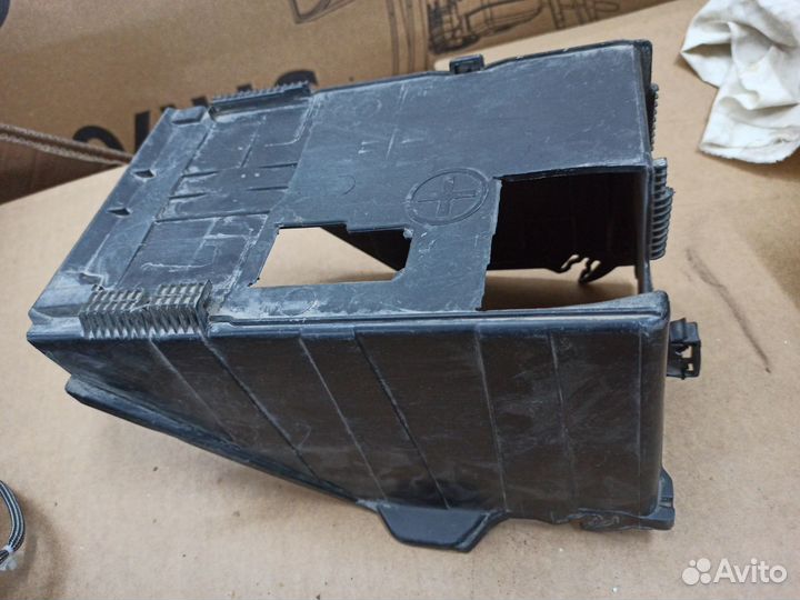 Короб аккумулятора Peugeot Partner Tepee B9