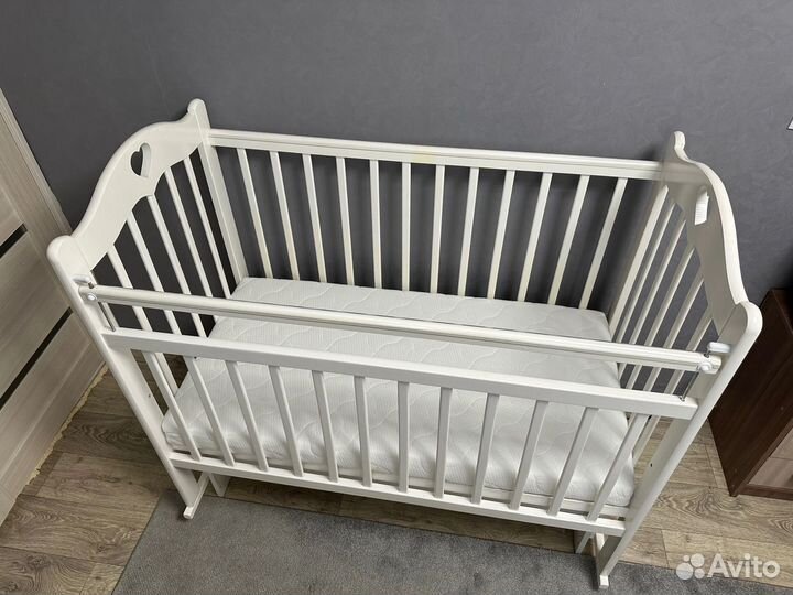 Детская кроватка с маятником + матрас