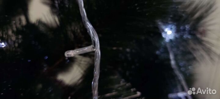 Украшение на ёлку, окно, гирлянда