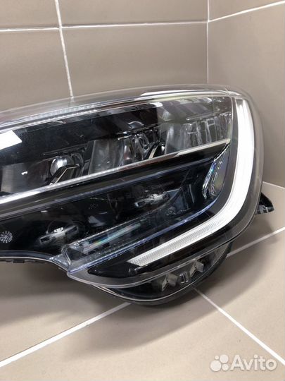 Фара левая диодная LED Renault Arkana 260605885R