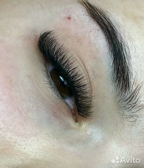 Наращивание ресниц, оформление бровей