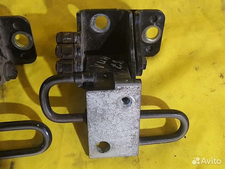 Петли дверей и петли капота VW Passat B7