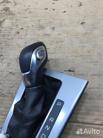 Кожух ручки кпп Ford Focus CB8 mgda 01/2011