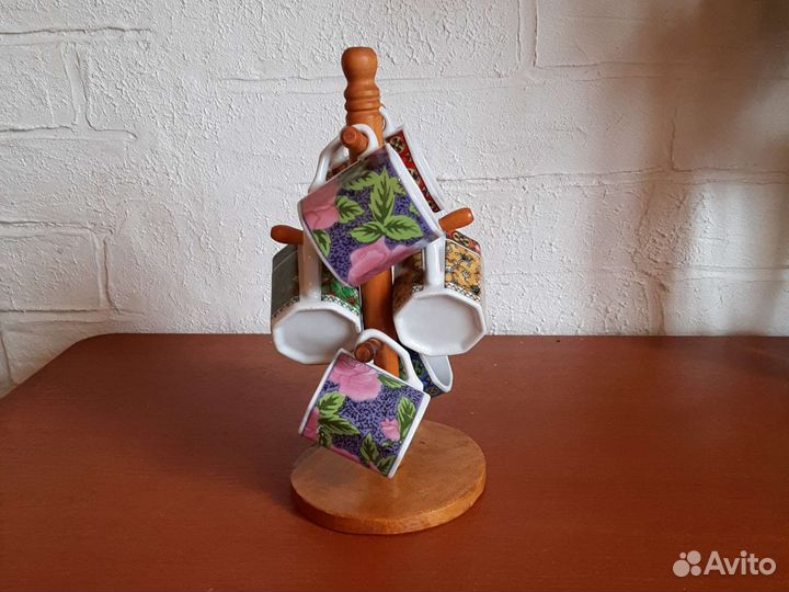 Набор из 6 кофейных чашек на деревянной подставке